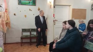 Стих - Cидели слушатели плотно...